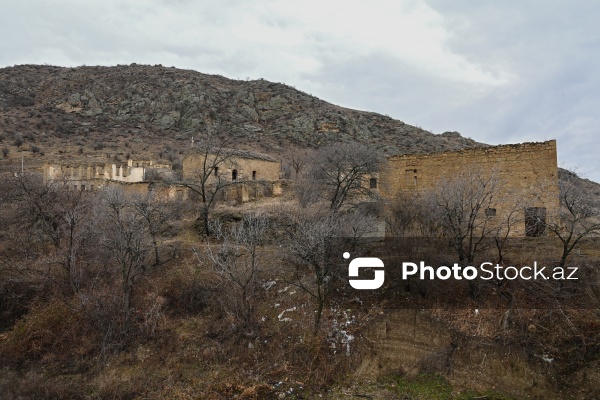 Suqovuşan qəsəbəsində yerləşən məbəd