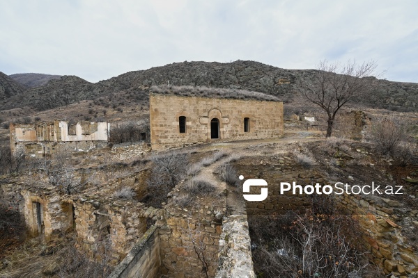 Suqovuşan qəsəbəsində yerləşən məbəd