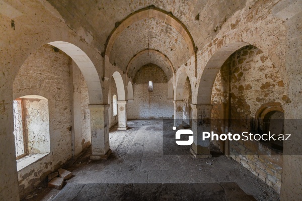 Suqovuşan qəsəbəsində yerləşən məbəd