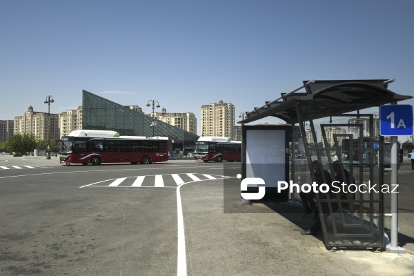 Koroğlu metrostansiyasının yanında yeni inşa olunan nəqliyyat mübadilə mərkəzi