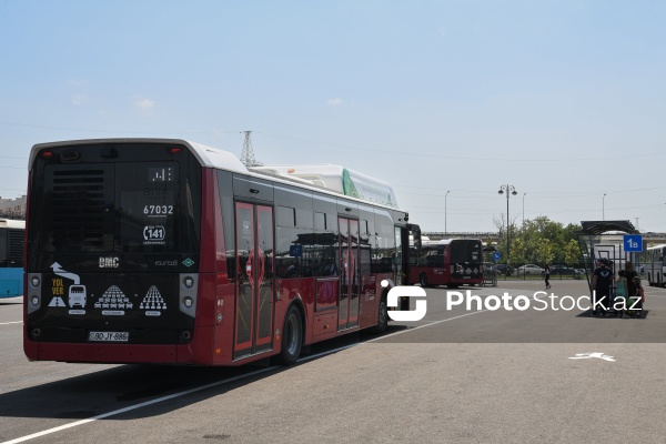 Koroğlu metrostansiyasının yanında yeni inşa olunan nəqliyyat mübadilə mərkəzi