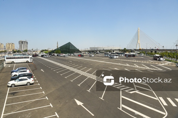 Koroğlu metrostansiyasının yanında yeni inşa olunan nəqliyyat mübadilə mərkəzi