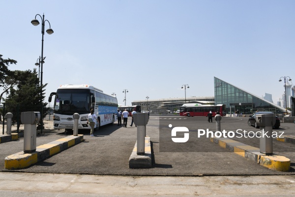 Koroğlu metrostansiyasının yanında yeni inşa olunan nəqliyyat mübadilə mərkəzi