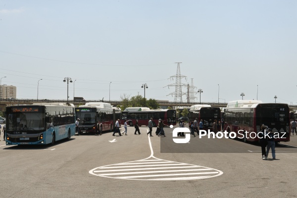 Koroğlu metrostansiyasının yanında yeni inşa olunan nəqliyyat mübadilə mərkəzi