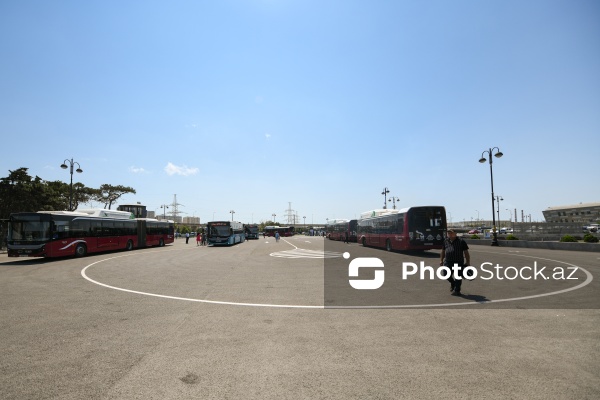 Koroğlu metrostansiyasının yanında yeni inşa olunan nəqliyyat mübadilə mərkəzi