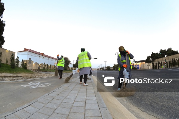 Günün erkən saatlarında işə başlayan kommunal xidmət işçiləri