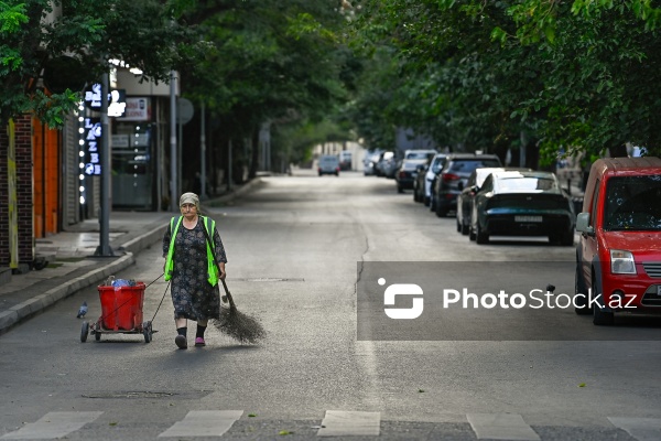 Günün erkən saatlarında işə başlayan kommunal xidmət işçiləri