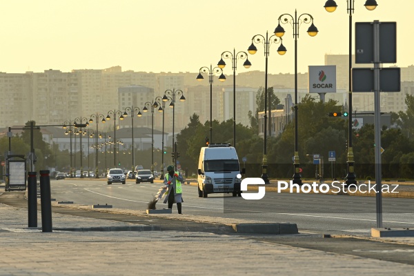 Günün erkən saatlarında işə başlayan kommunal xidmət işçiləri