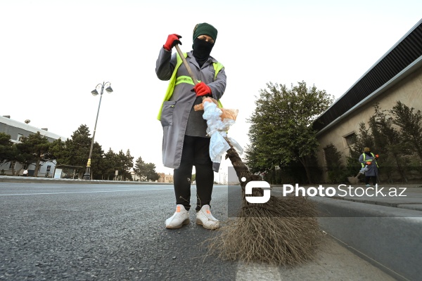 Günün erkən saatlarında işə başlayan kommunal xidmət işçiləri