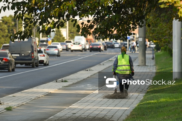 Günün erkən saatlarında işə başlayan kommunal xidmət işçiləri