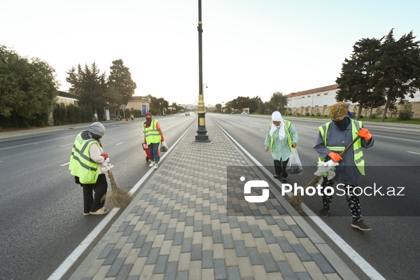 Günün erkən saatlarında işə başlayan kommunal xidmət işçiləri