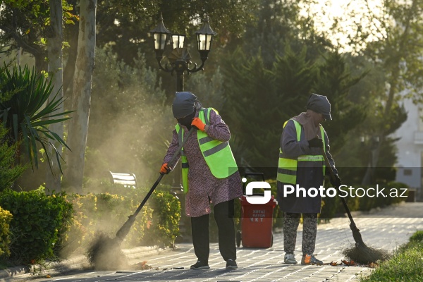 Günün erkən saatlarında işə başlayan kommunal xidmət işçiləri