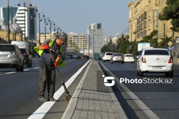 Günün erkən saatlarında işə başlayan kommunal xidmət işçiləri