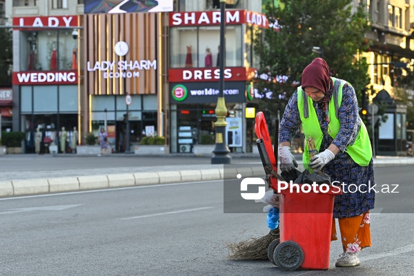 Günün erkən saatlarında işə başlayan kommunal xidmət işçiləri