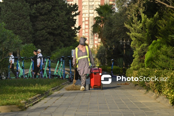 Günün erkən saatlarında işə başlayan kommunal xidmət işçiləri