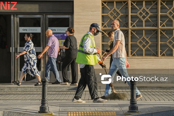 Günün erkən saatlarında işə başlayan kommunal xidmət işçiləri
