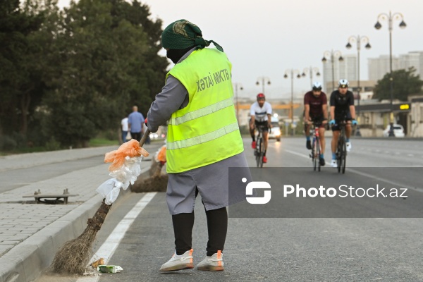 Günün erkən saatlarında işə başlayan kommunal xidmət işçiləri