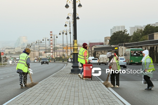 Günün erkən saatlarında işə başlayan kommunal xidmət işçiləri