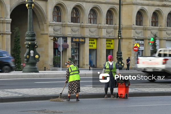 Günün erkən saatlarında işə başlayan kommunal xidmət işçiləri