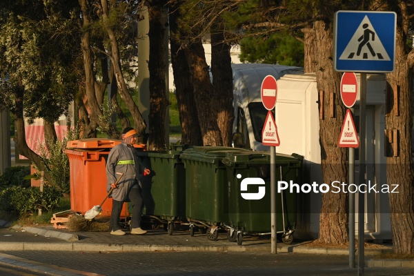 Günün erkən saatlarında işə başlayan kommunal xidmət işçiləri