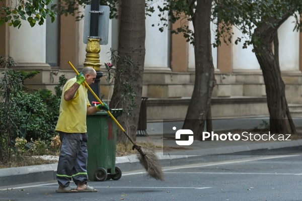 Günün erkən saatlarında işə başlayan kommunal xidmət işçiləri