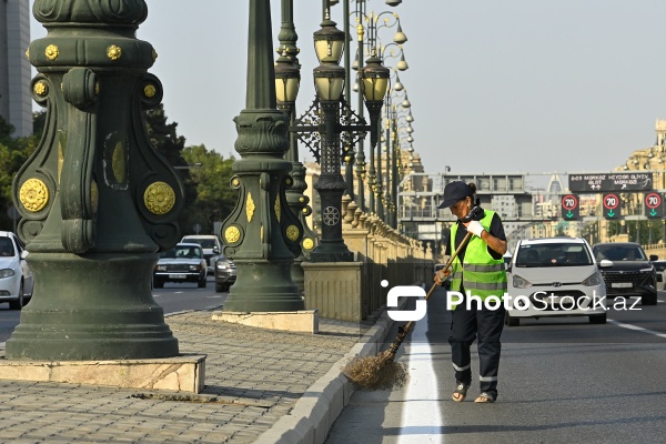 Günün erkən saatlarında işə başlayan kommunal xidmət işçiləri