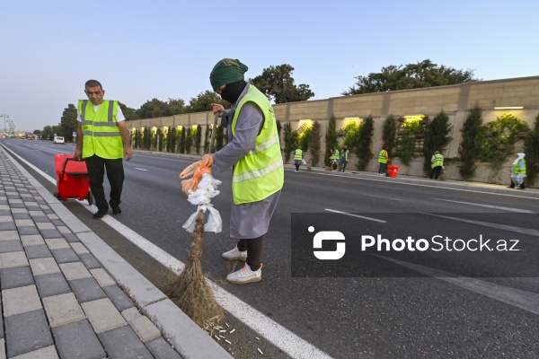 Günün erkən saatlarında işə başlayan kommunal xidmət işçiləri