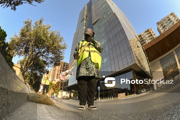 Günün erkən saatlarında işə başlayan kommunal xidmət işçiləri