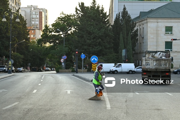 Günün erkən saatlarında işə başlayan kommunal xidmət işçiləri