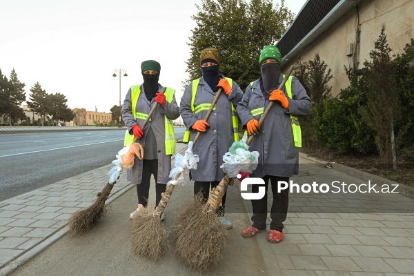 Günün erkən saatlarında işə başlayan kommunal xidmət işçiləri