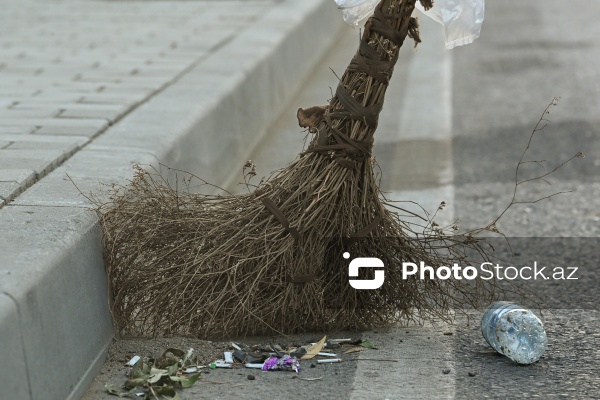 Günün erkən saatlarında işə başlayan kommunal xidmət işçiləri