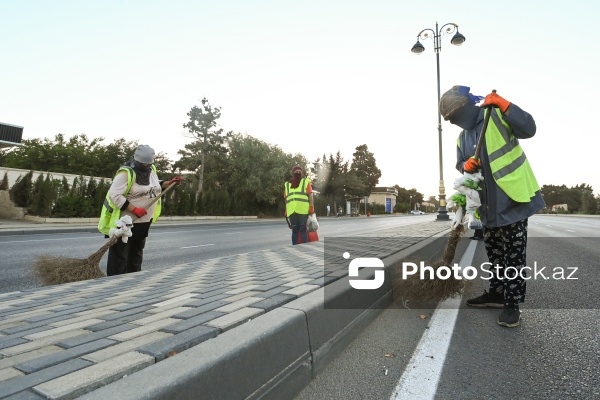 Günün erkən saatlarında işə başlayan kommunal xidmət işçiləri