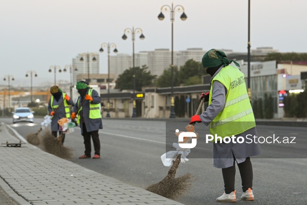 Günün erkən saatlarında işə başlayan kommunal xidmət işçiləri