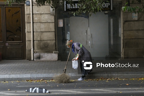 Günün erkən saatlarında işə başlayan kommunal xidmət işçiləri