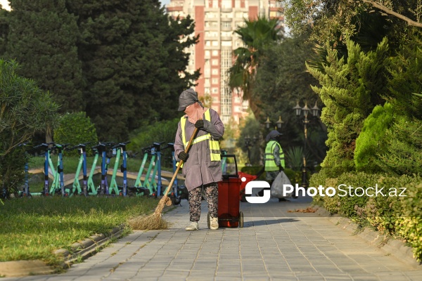 Günün erkən saatlarında işə başlayan kommunal xidmət işçiləri