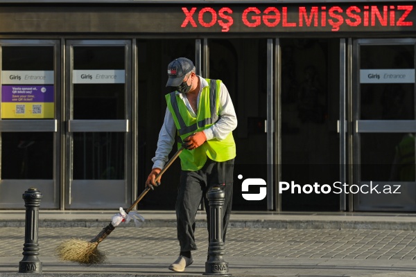 Günün erkən saatlarında işə başlayan kommunal xidmət işçiləri