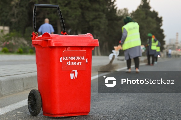 Günün erkən saatlarında işə başlayan kommunal xidmət işçiləri