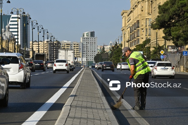 Günün erkən saatlarında işə başlayan kommunal xidmət işçiləri