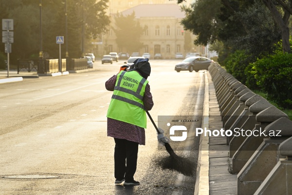 Günün erkən saatlarında işə başlayan kommunal xidmət işçiləri