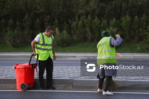 Günün erkən saatlarında işə başlayan kommunal xidmət işçiləri