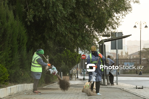 Günün erkən saatlarında işə başlayan kommunal xidmət işçiləri