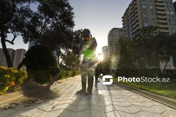 Günün erkən saatlarında işə başlayan kommunal xidmət işçiləri