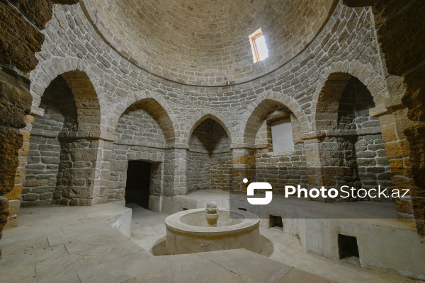 Kürdəxanıda yerləşən XVII əsrə aid Hacı Zeynal hamamı