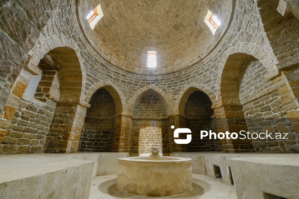 Kürdəxanıda yerləşən XVII əsrə aid Hacı Zeynal hamamı