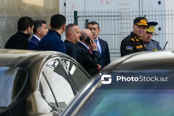 Lökbatan qəsəbəsində böyük anbarların birində baş verən güclü yanğın
