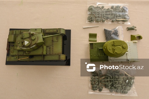 Hərbi texnika və retro avtomobillərin maketlərinin hazırlandığı modelistlər klubu