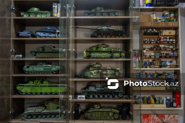 Hərbi texnika və retro avtomobillərin maketlərinin hazırlandığı modelistlər klubu