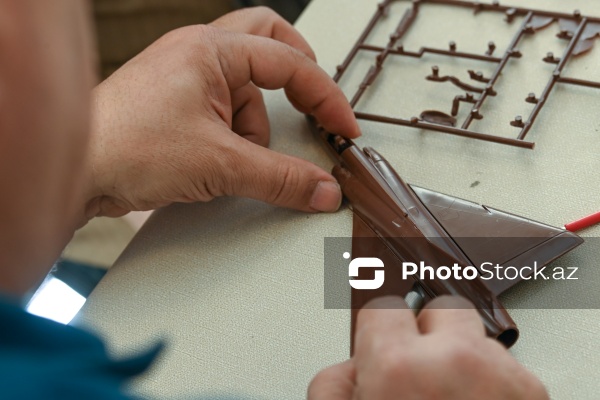 Hərbi texnika və retro avtomobillərin maketlərinin hazırlandığı modelistlər klubu