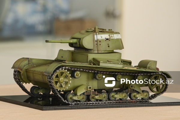 Hərbi texnika və retro avtomobillərin maketlərinin hazırlandığı modelistlər klubu