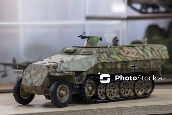 Hərbi texnika və retro avtomobillərin maketlərinin hazırlandığı modelistlər klubu